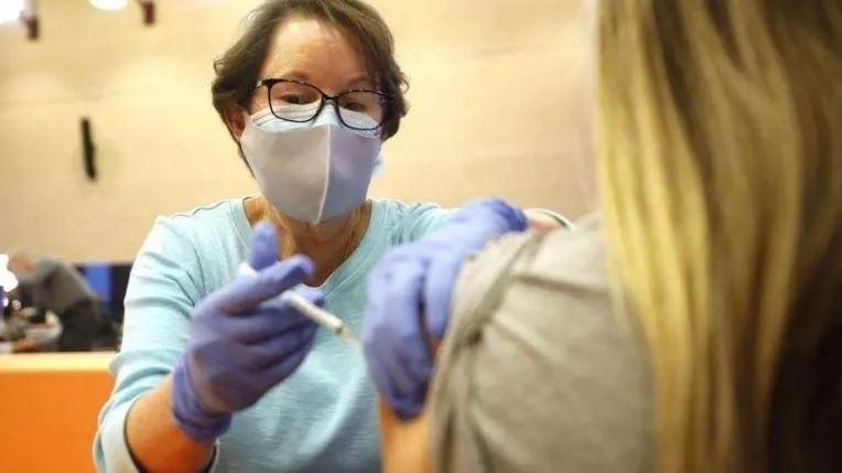 Cum functioneaza lista de asteptare pentru programarea la vaccinare impotriva COVID-19 