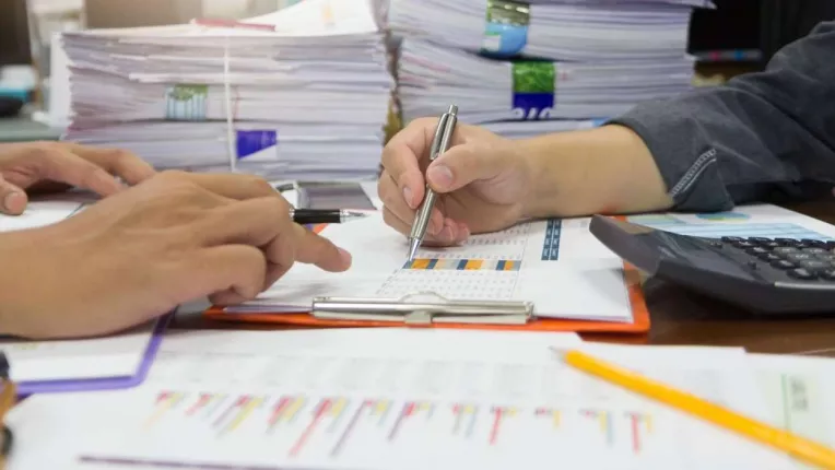 INS: Costul orar al fortei de munca a scazut in primul trimestru cu 2,58%