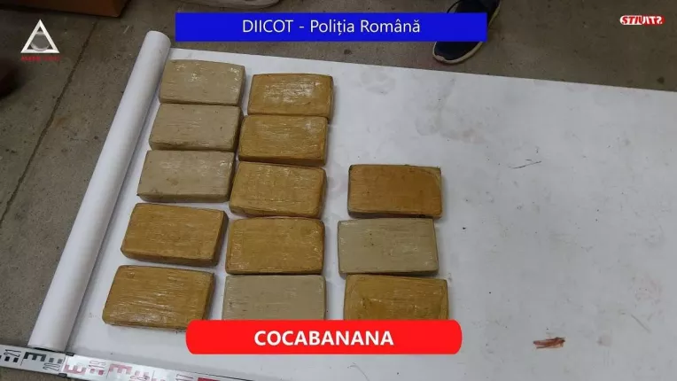 Jumatate de tona de cocaina, descoperita in baxuri de banane depozitate intr-o hala din Chiajna