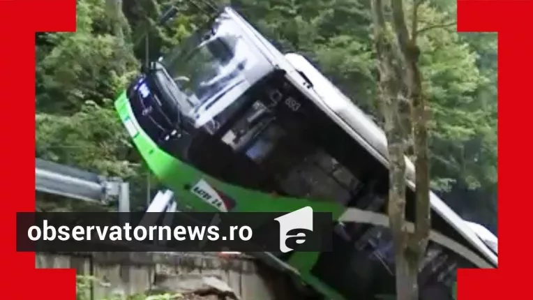 Un autobuz din Brasov, prabusit intr-o rapa
