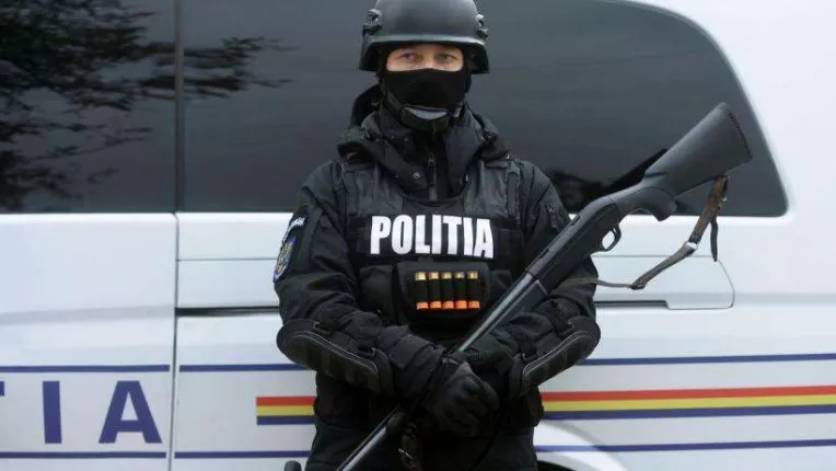 Un barbat aflat in carantina la domiciliu a amenintat ca da foc la bloc si ca se arunca in gol, in Murfatlar